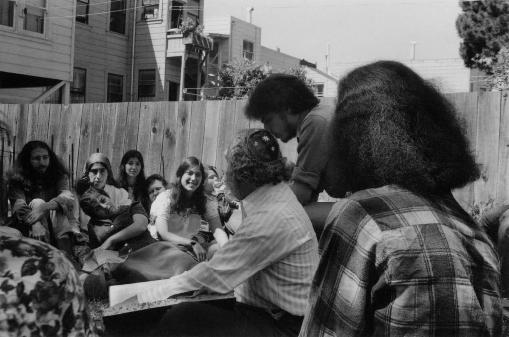 A study session at the House of Love and Prayer, 1973. Photo courtesy of Yehudit and Reuven Goldfarb.
